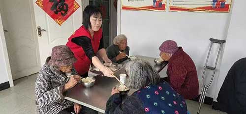 “愛在金秋，情暖重陽”包餃子送溫暖活動2.jpg