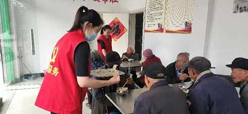“愛在金秋，情暖重陽”包餃子送溫暖活動3.jpg